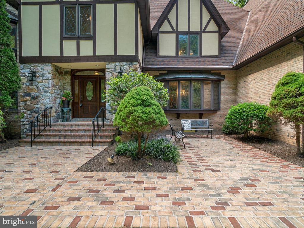 22305 Fitzgerald Drive Laytonsville, MD 20882 - Photo 10 of 109