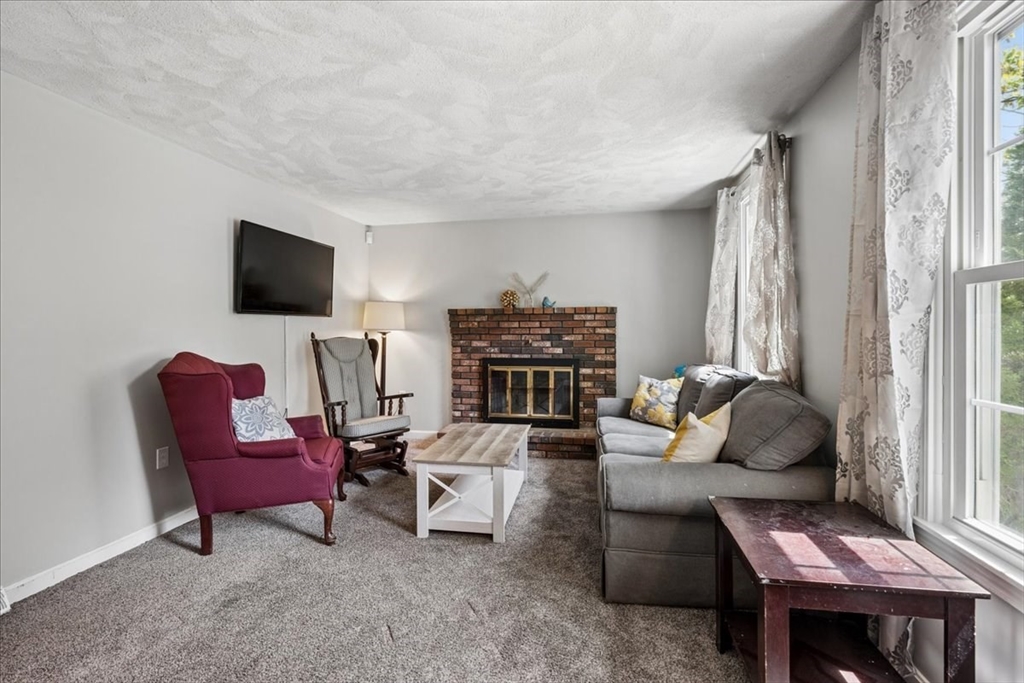 90 Comet Road Methuen, MA 01844 - Photo 7 of 34