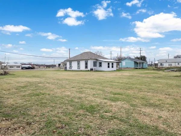 a view of a house with a big yard