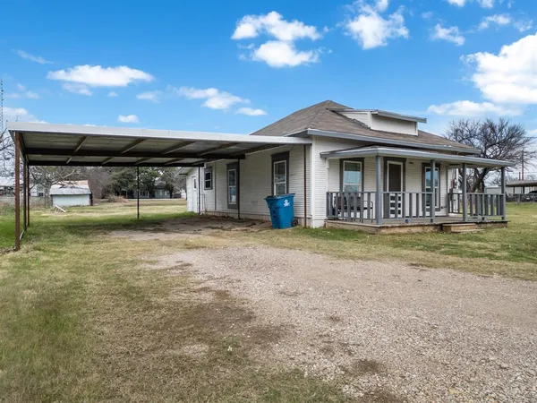 a view of a house with swimming pool and a yard