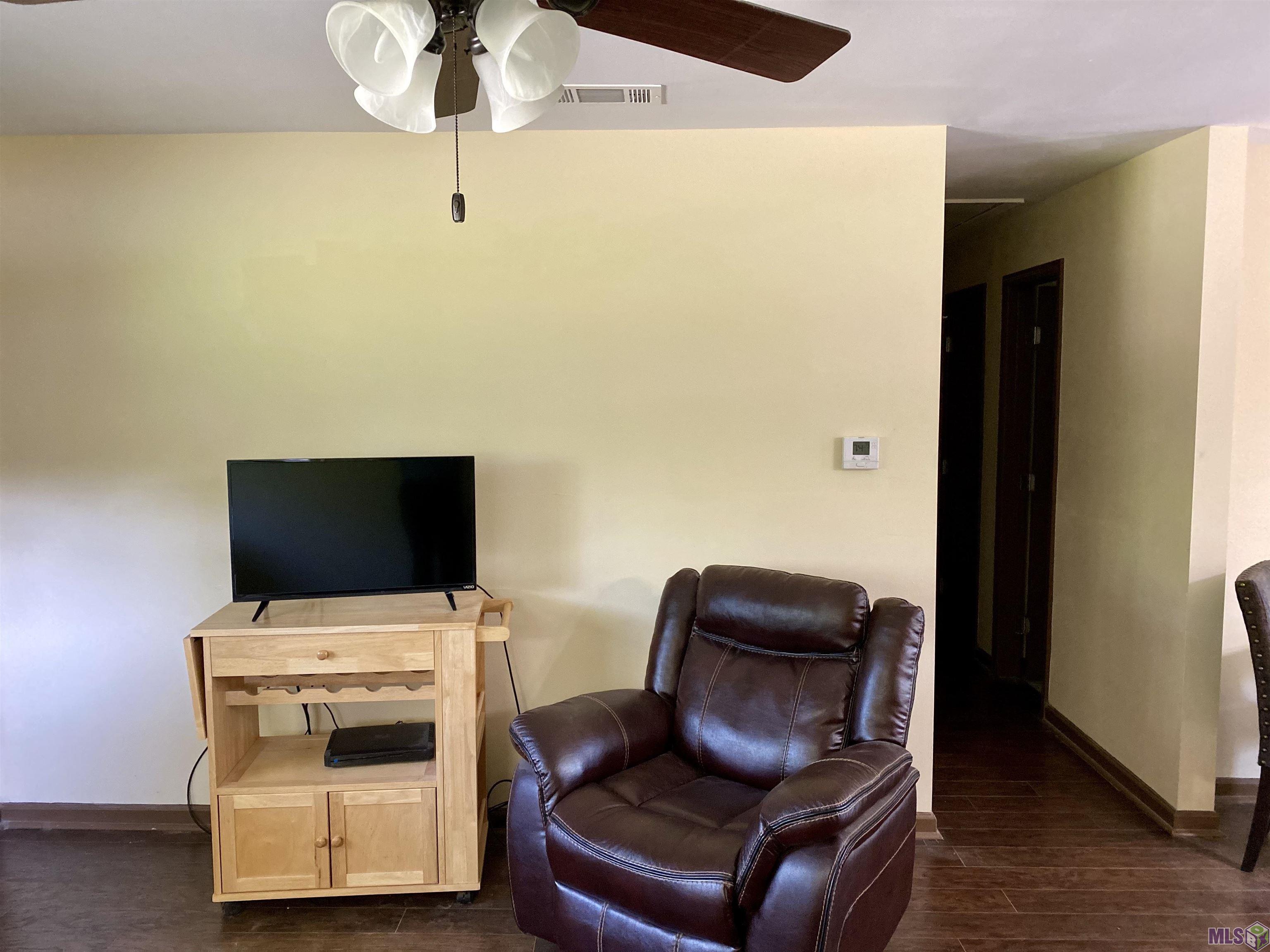 5836 Cherryl Drive Baton Rouge, LA 70814 - Photo 7 of 17 LivingRoom