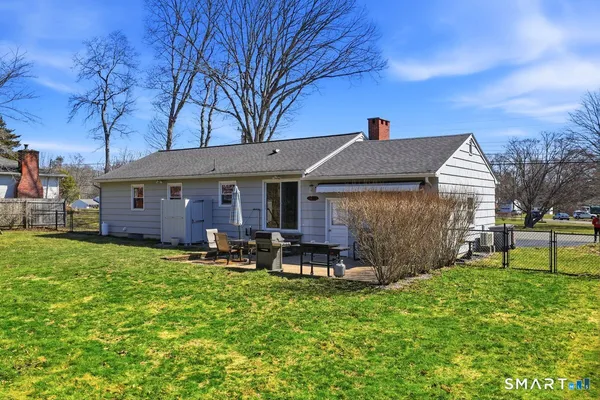 $438,000 | 43 Park Place, East Lyme, CT 06357