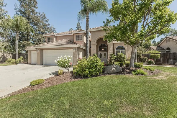 $699,950 | 8466 North Dearing Avenue, Fresno, CA 93720