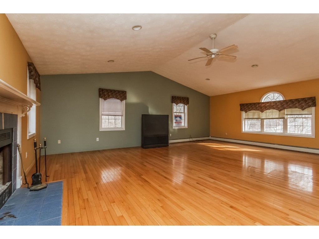 17 Dianna Road Londonderry, NH 03053 - Photo 3 of 25