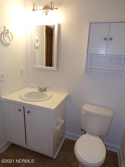 202 Burrington Road Greenville, NC 27834 - Photo 8 of 11 Bathroom