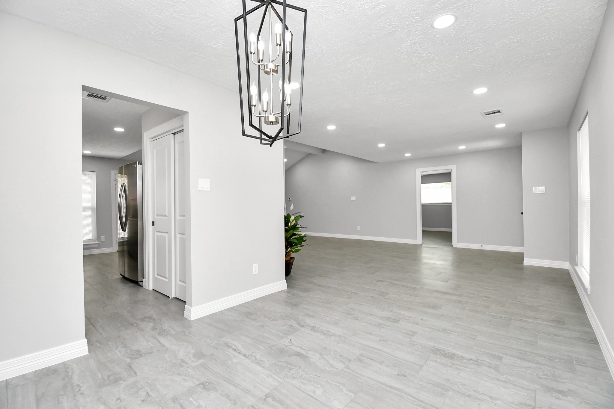 9726 Springmont Drive Houston, TX 77080 - Photo 11 of 42