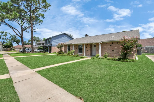 $2,900 | 9726 Springmont Drive, Houston, TX 77080
