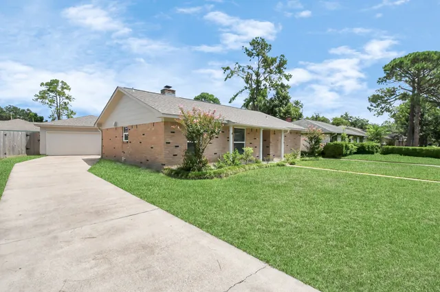 $2,900 | 9726 Springmont Drive, Houston, TX 77080