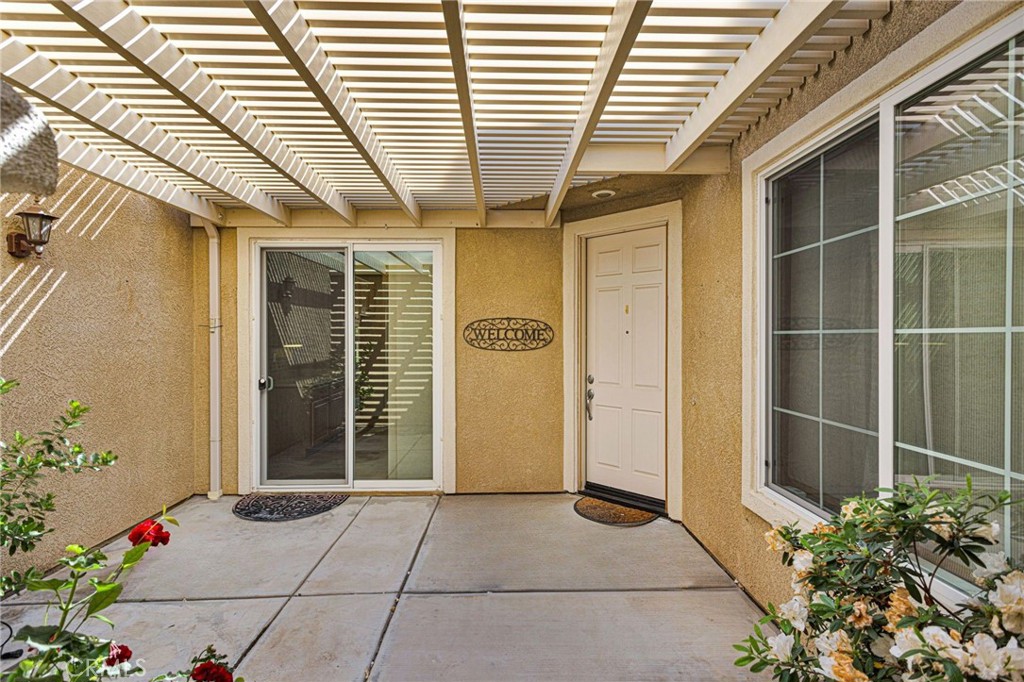 10429 Lanigan Road Apple Valley, CA 92308 - Photo 5 of 41 a entryway view with a outdoor space