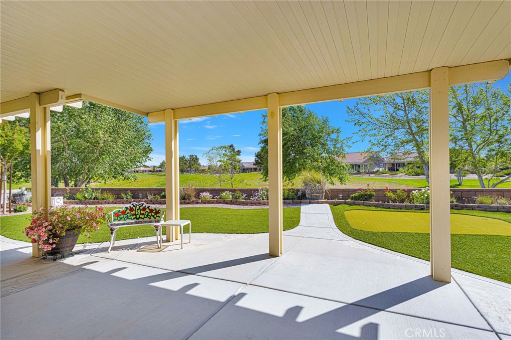 10429 Lanigan Road Apple Valley, CA 92308 - Photo 8 of 41 a view of swimming pool with a sitting area