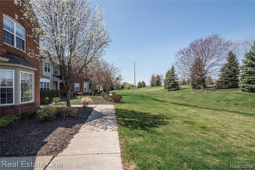 4297 Hampton Ridge Boulevard Howell, MI 48843 - Photo 4 of 41 3_36.jpg