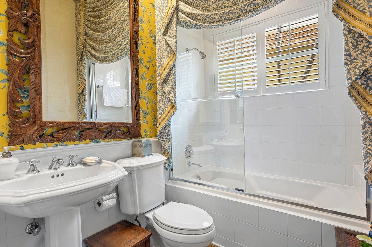 428 Addison Park Lane Boca Raton, FL 33432 - Photo 29 of 48 a bathroom with a sink a toilet and a bathtub