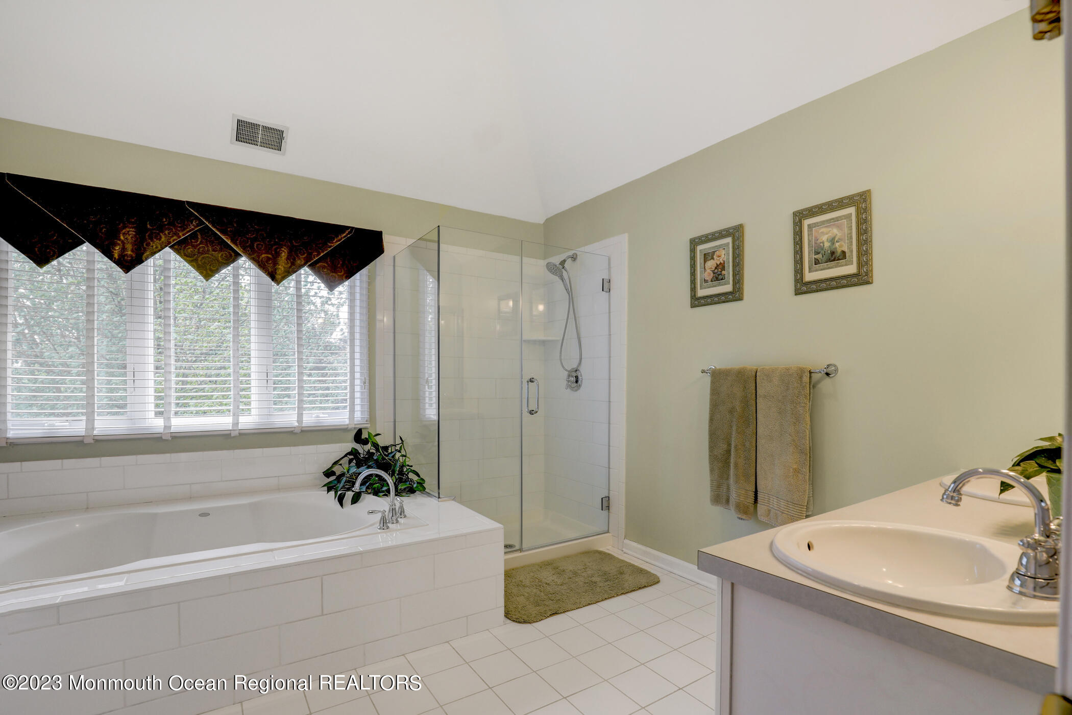 80 Summit Drive Freehold, NJ 07728 - Photo 29 of 49 30 - Primary Bathroom