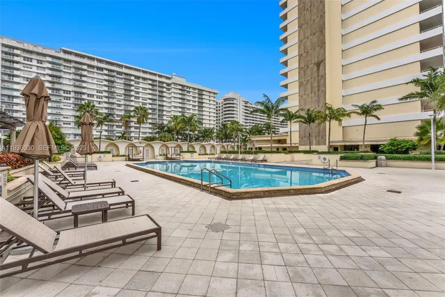 $3,600 | 5600 Collins Avenue, Unit 17W, Miami Beach, FL 33140