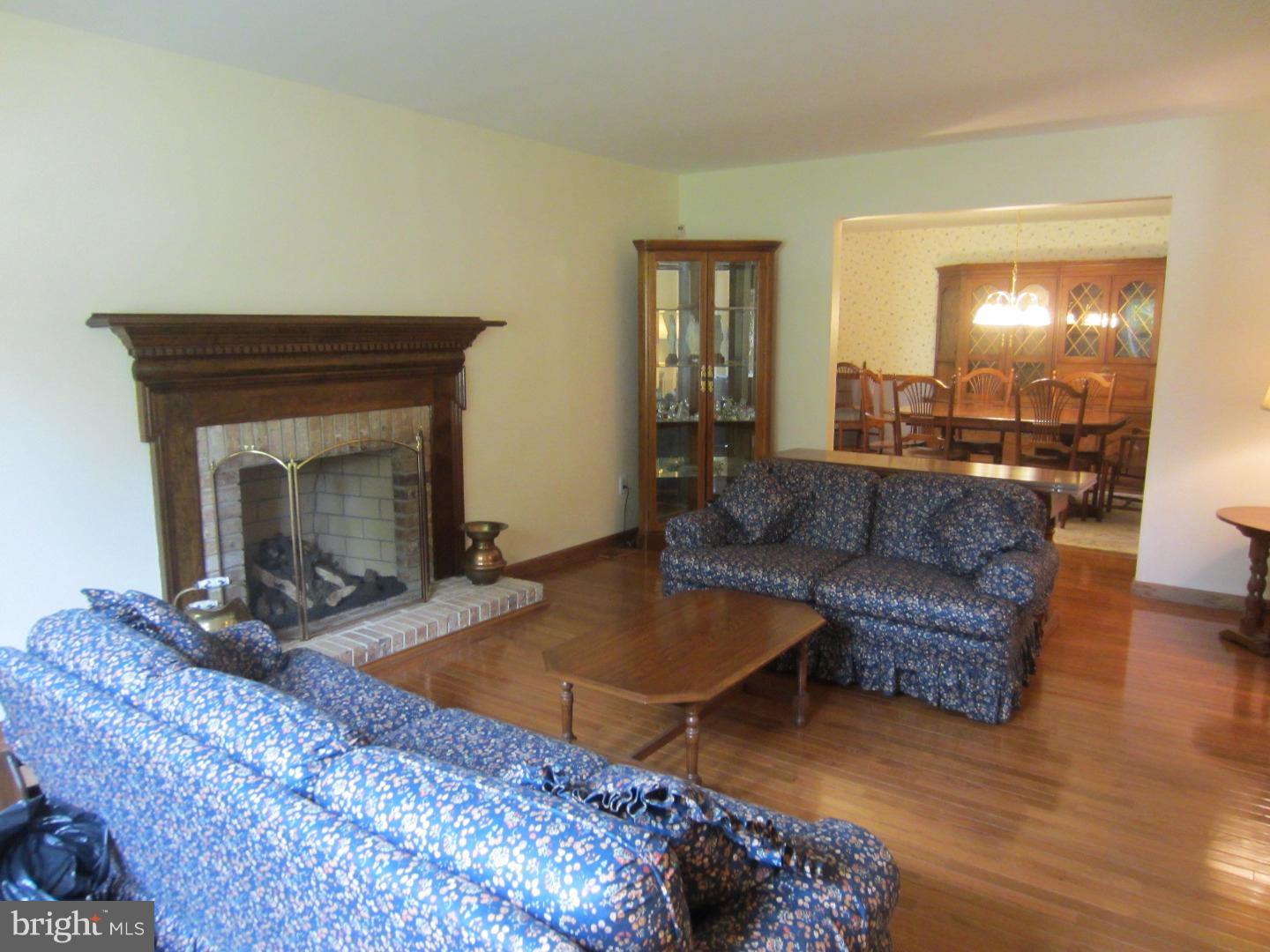 44 Penn Road Voorhees, NJ 08043 - Photo 5 of 25 Living Room