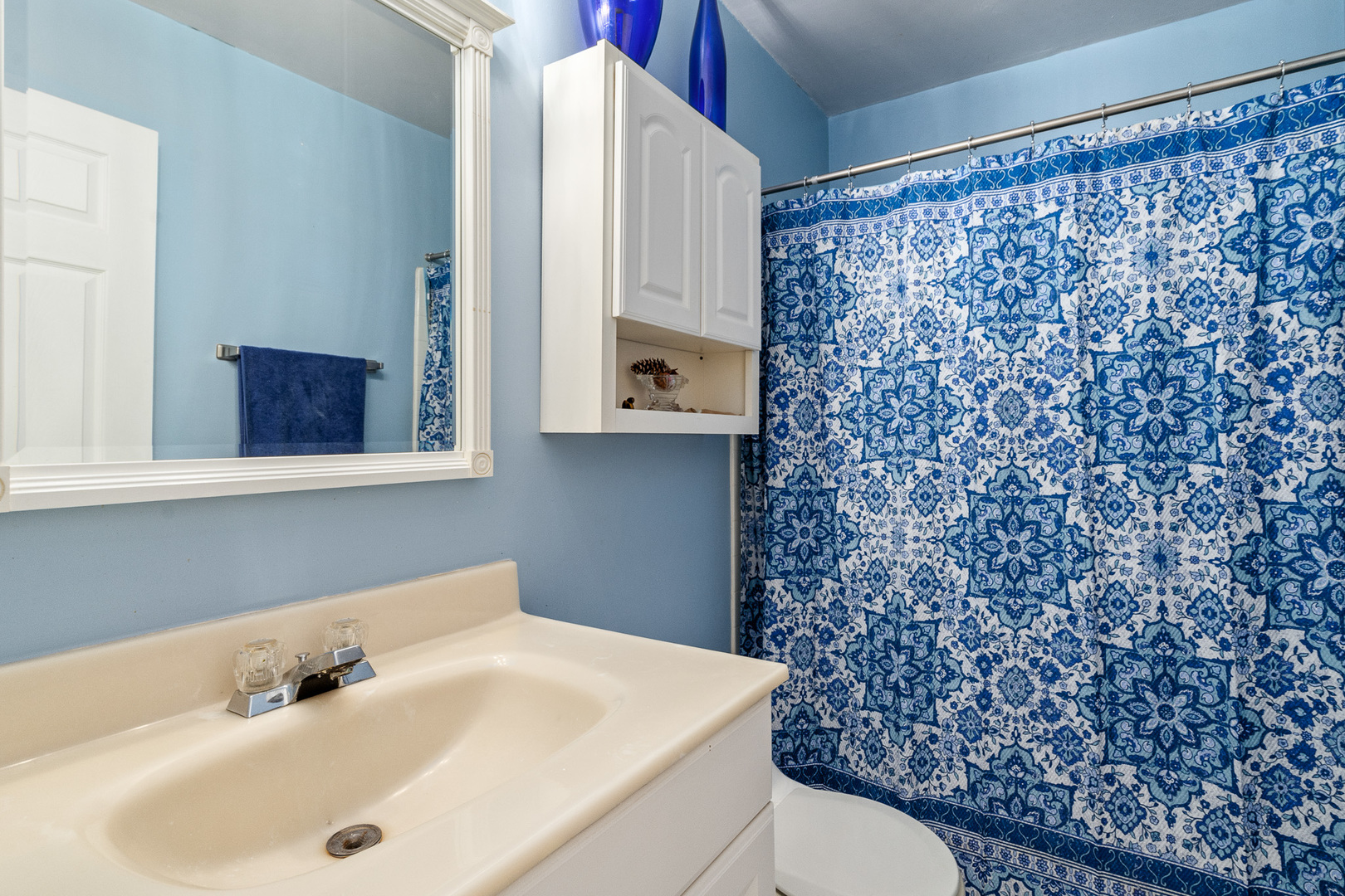 130 Jerome Lane Bolingbrook, IL 60440 - Photo 15 of 32 a bathroom with a sink and a mirror