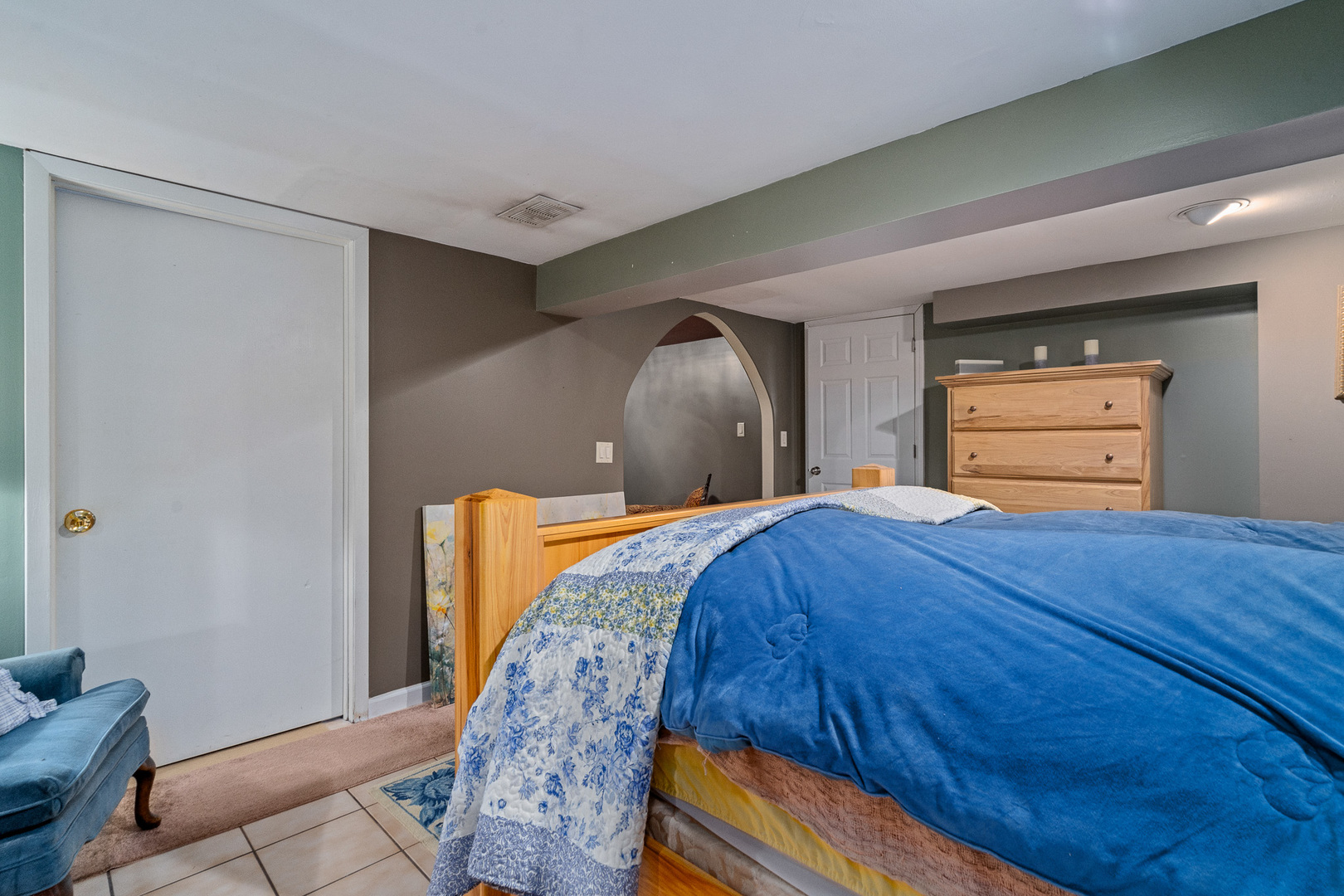 130 Jerome Lane Bolingbrook, IL 60440 - Photo 20 of 32 a bedroom with a bed and a dresser