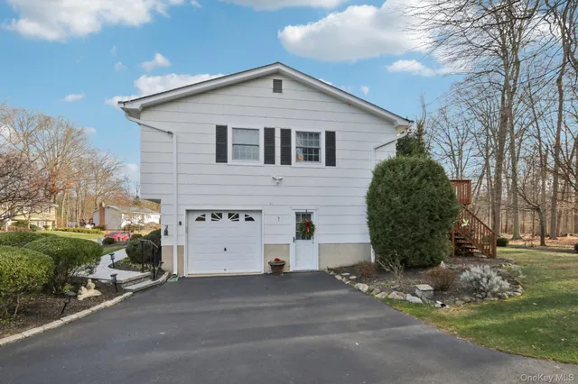 $769,000 | 229 Betsy Ross Drive, Orangeburg, NY 10962