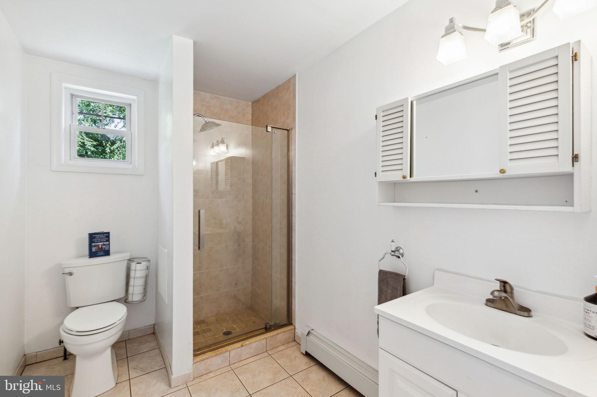 119 Crosshill Road Wynnewood, PA 19096 - Photo 15 of 31 1st Floor Full Bath