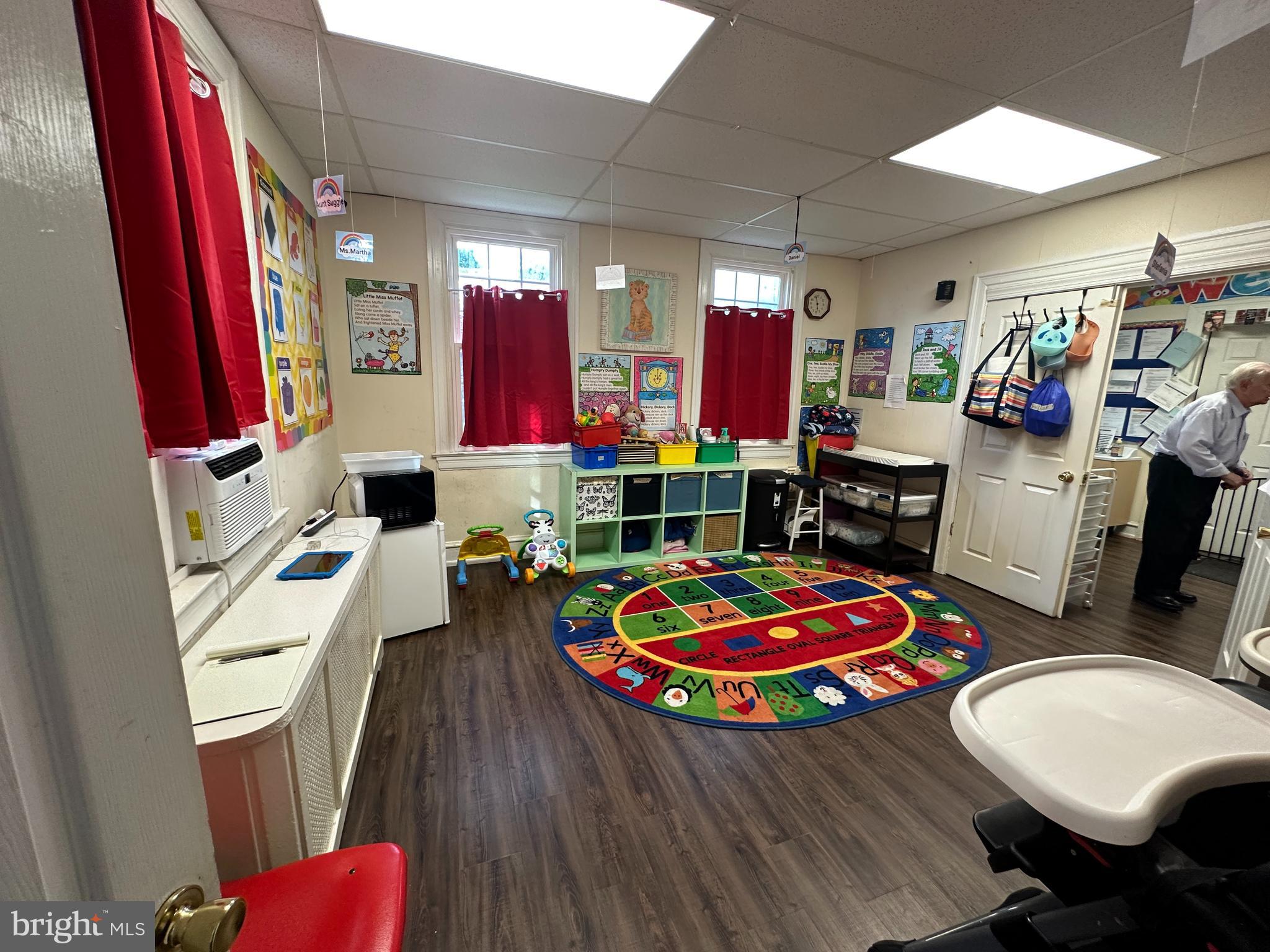 223 East Park Road Havertown, PA 19083 - Photo 25 of 37 a living room with furniture and pool table
