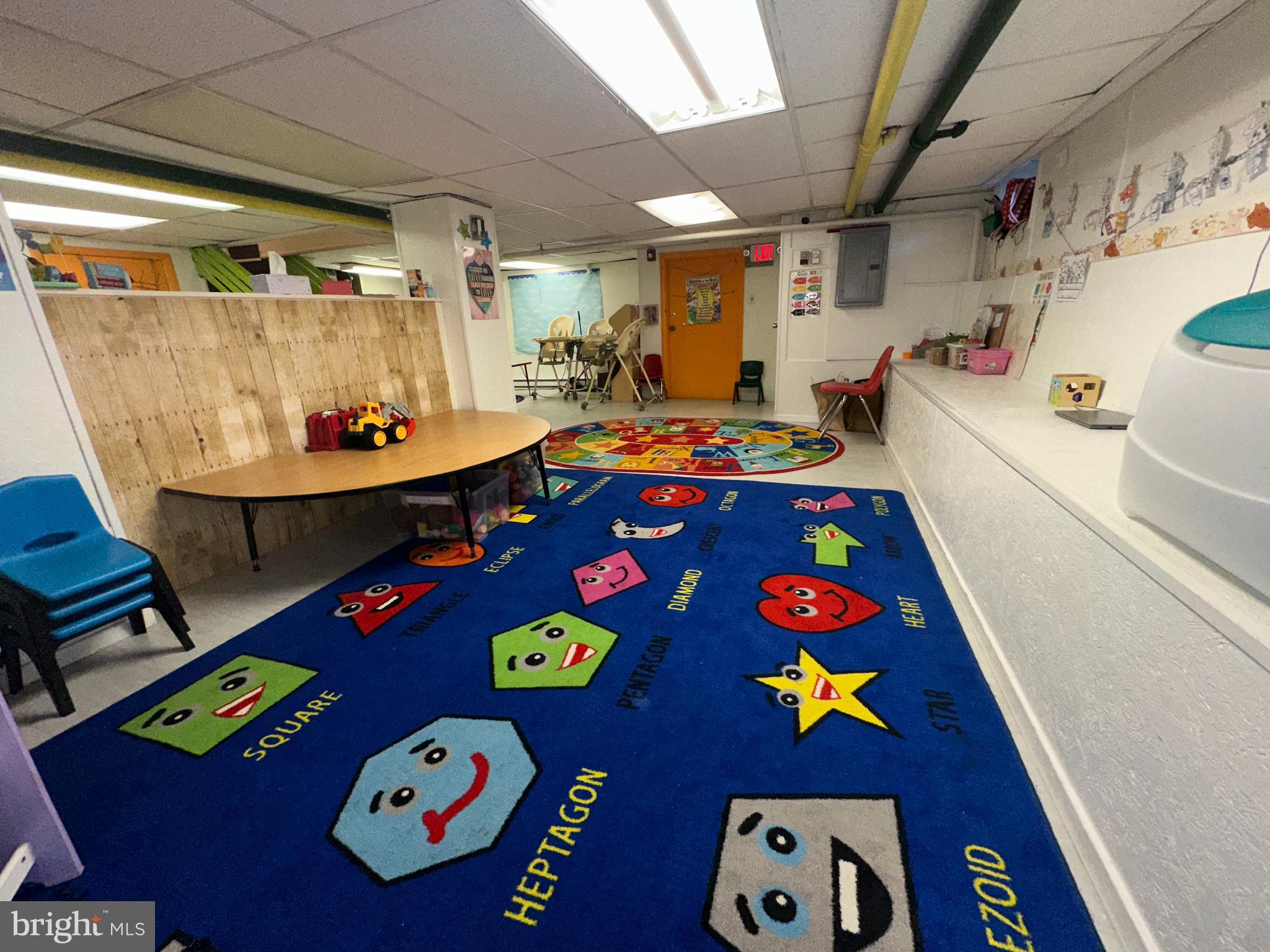 223 East Park Road Havertown, PA 19083 - Photo 36 of 37 a room with furniture and a table