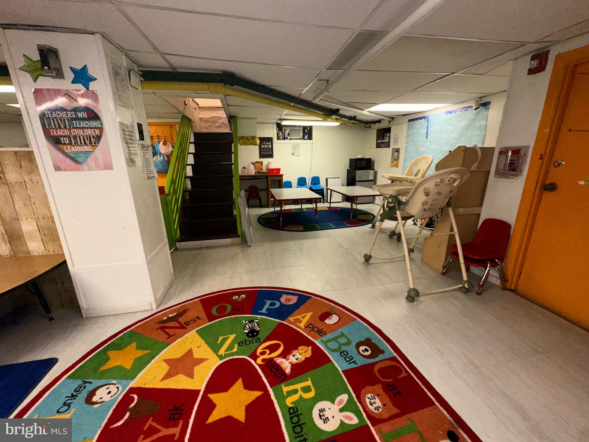 223 East Park Road Havertown, PA 19083 - Photo 37 of 37 a very nice looking room with many windows