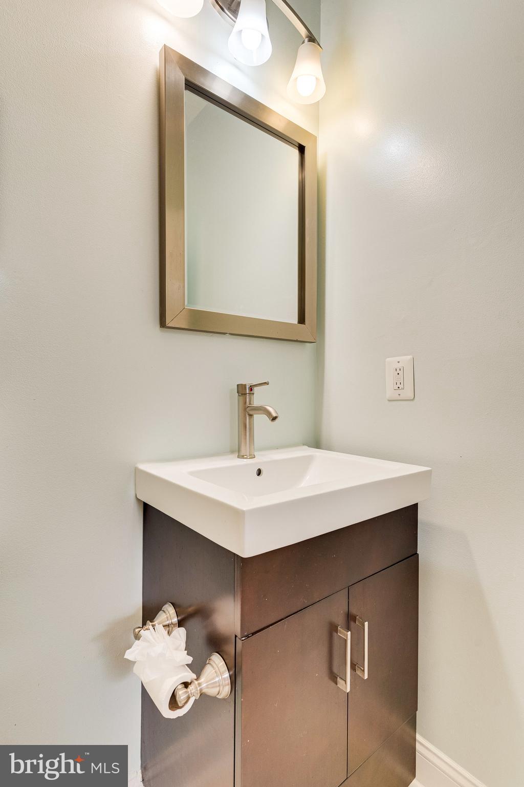 1026 7th Street Northeast Washington, DC 20002 - Photo 44 of 70 Full bath on second level