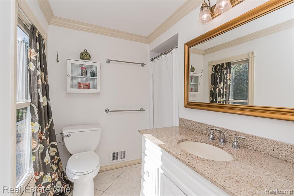 1380 Chestnut Circle Rochester Hills, MI 48309 - Photo 24 of 46
