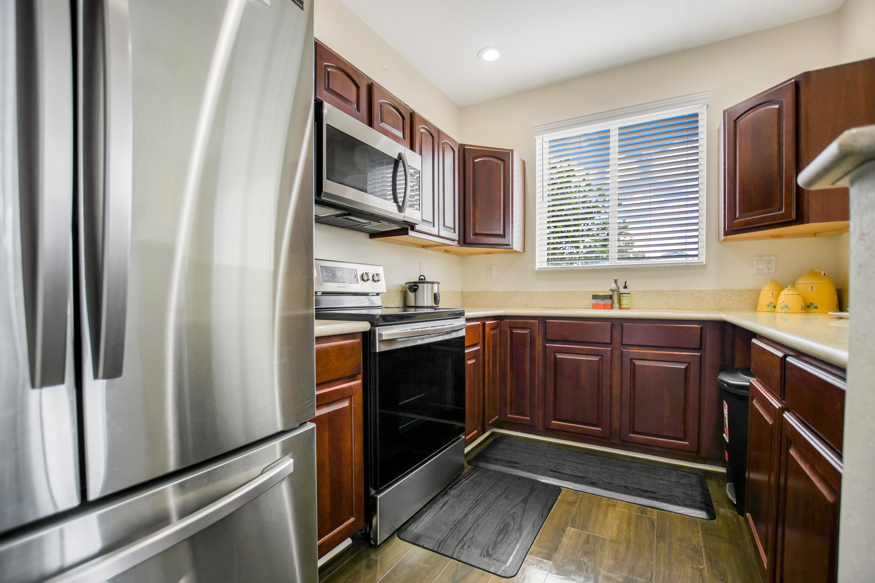 3268 Laurel Ridge Circle Riviera Beach, FL 33404 - Photo 2 of 33 Kitchen
