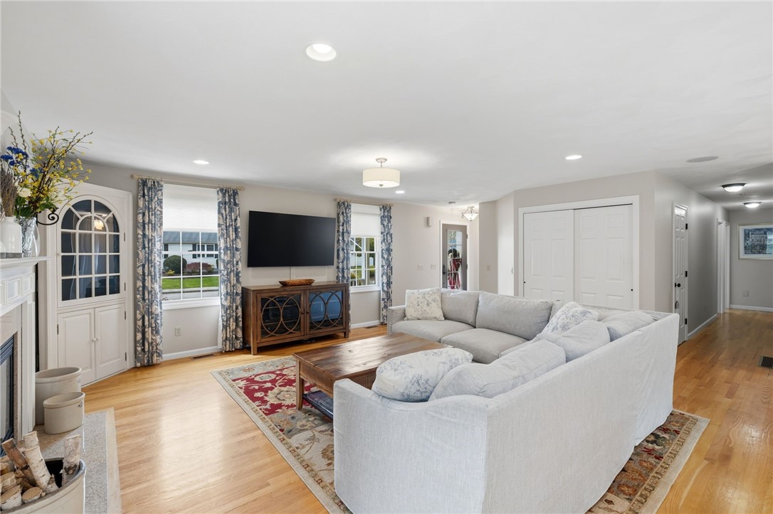 32 Sunny View Court Warwick, RI 02886 - Photo 17 of 44