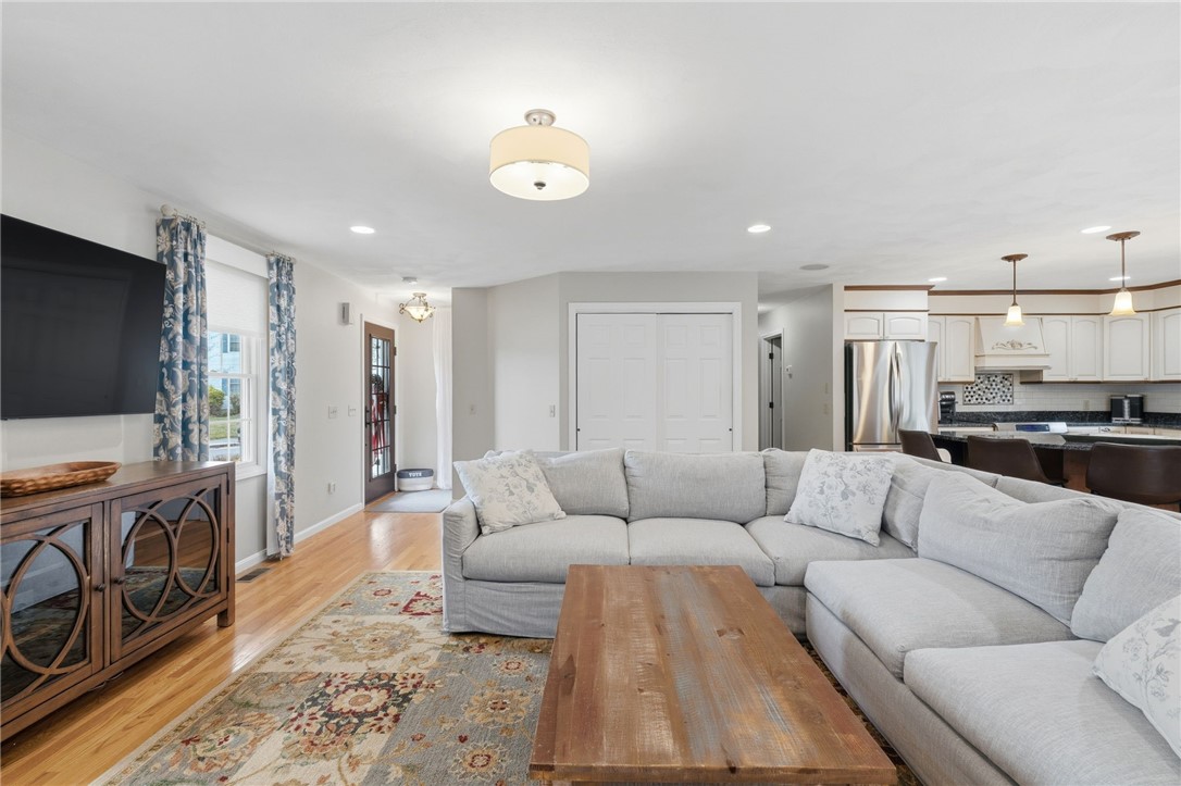 32 Sunny View Court Warwick, RI 02886 - Photo 18 of 44