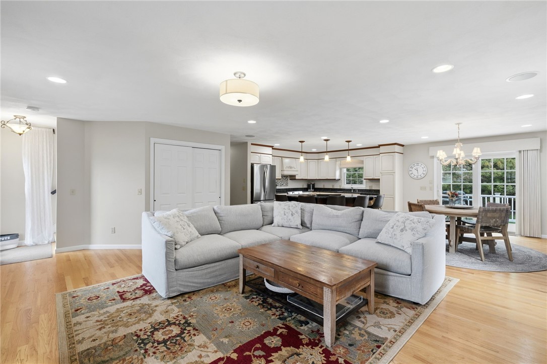 32 Sunny View Court Warwick, RI 02886 - Photo 19 of 44