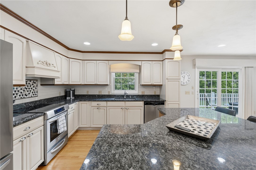 32 Sunny View Court Warwick, RI 02886 - Photo 25 of 44