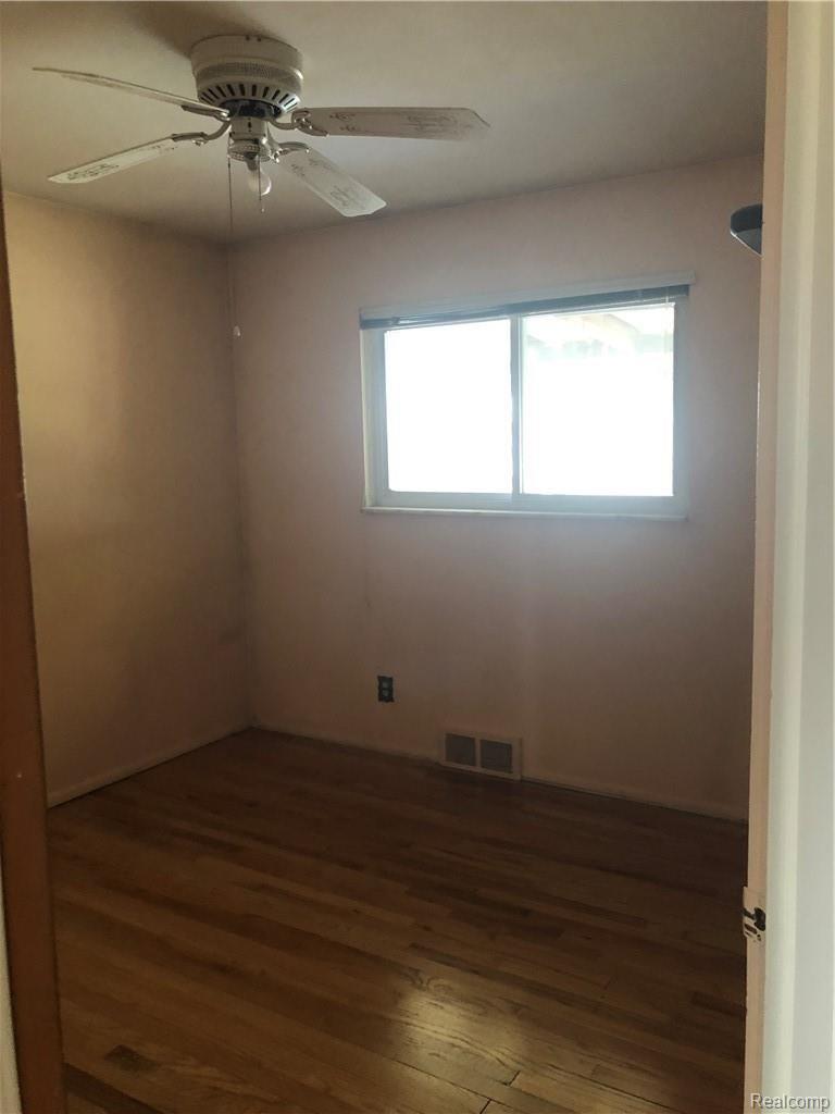 2055 Common Road Warren, MI 48092 - Photo 15 of 21 957BC7E8-0F9C-45B4-B997-EBEA22D17B65.jpeg