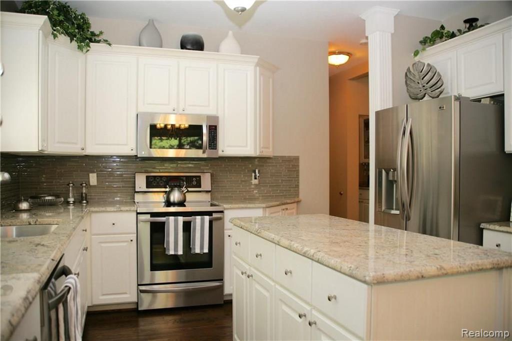 1004 Bloomview Circle Rochester, MI 48307 - Photo 8 of 33
