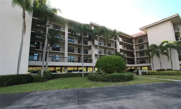$2,100 | 1806 Mariner Drive, Unit 214, Tarpon Springs, FL 34689