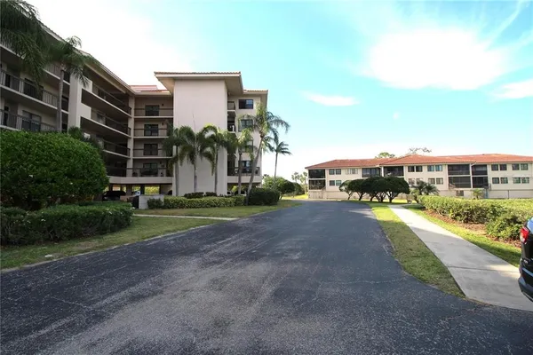 $2,100 | 1806 Mariner Drive, Unit 214, Tarpon Springs, FL 34689