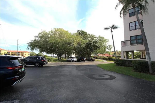 $2,100 | 1806 Mariner Drive, Unit 214, Tarpon Springs, FL 34689
