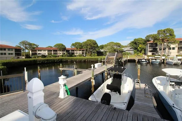 $2,100 | 1806 Mariner Drive, Unit 214, Tarpon Springs, FL 34689