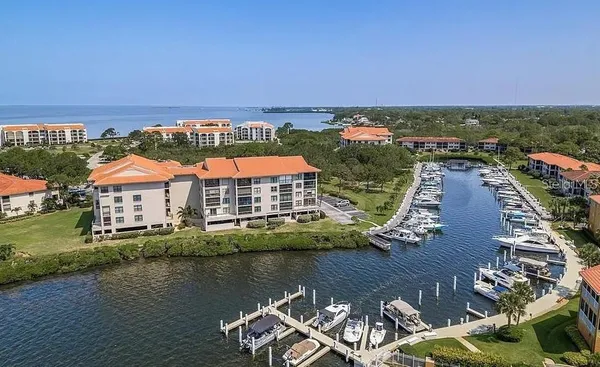 $2,100 | 1806 Mariner Drive, Unit 214, Tarpon Springs, FL 34689