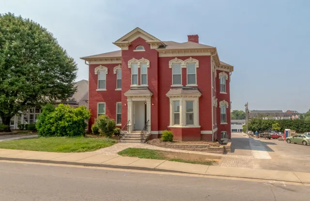 $1,200 | 305 Main Street, Unit 4, Clarksville, TN 37040