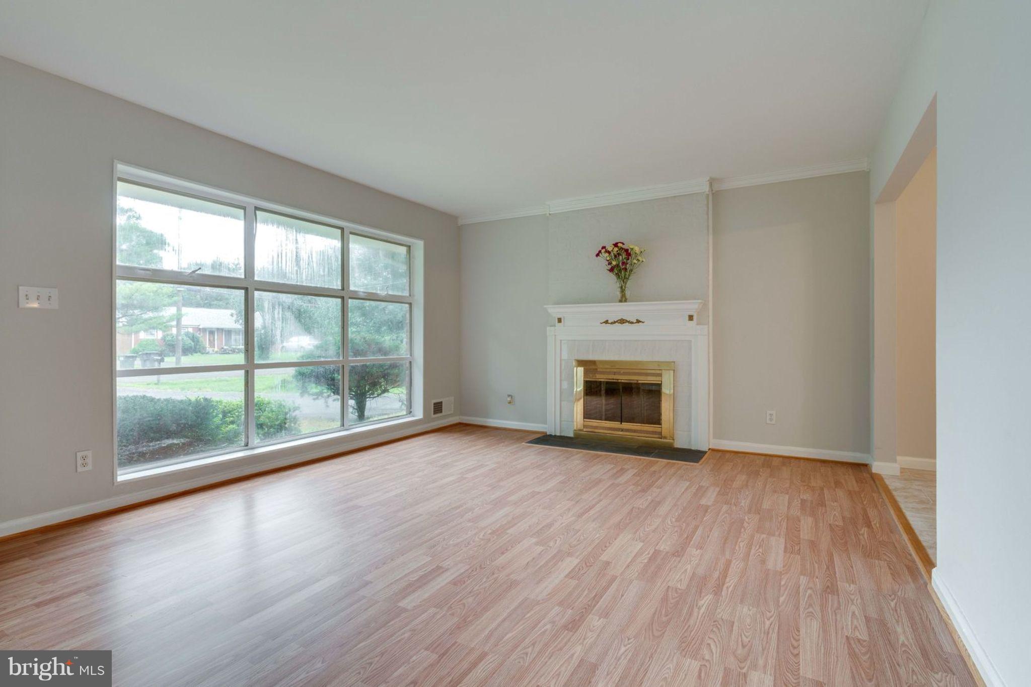 6912 Ben Franklin Road Springfield, VA 22150 - Photo 2 of 30 Living Room