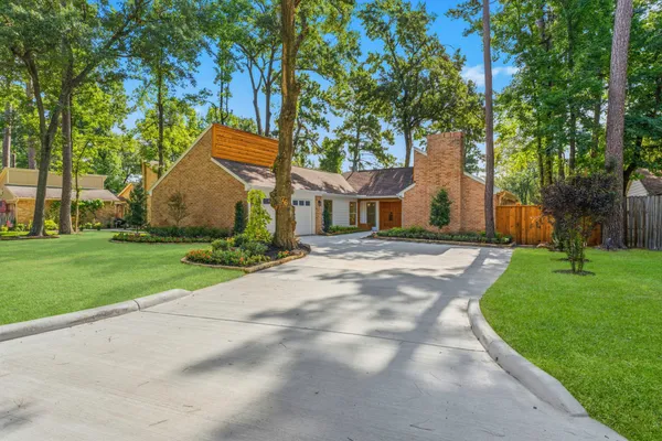 $675,000 | 76 Woodhaven Wood Drive, The Woodlands, TX 77380