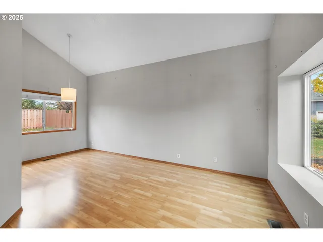 $415,000 | 1212 Southwest Edgefield Avenue, Troutdale, OR 97060