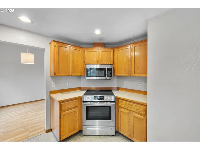 $415,000 | 1212 Southwest Edgefield Avenue, Troutdale, OR 97060