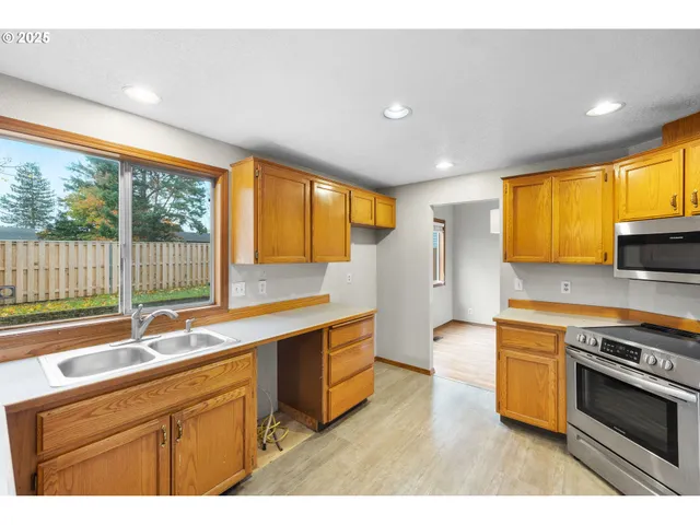 $415,000 | 1212 Southwest Edgefield Avenue, Troutdale, OR 97060