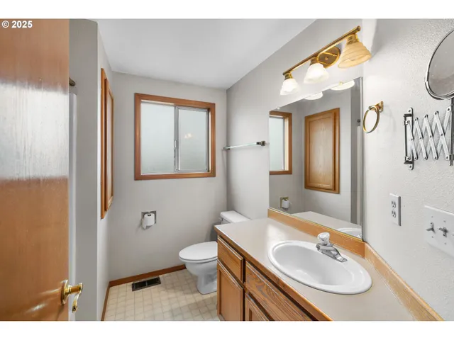 $415,000 | 1212 Southwest Edgefield Avenue, Troutdale, OR 97060