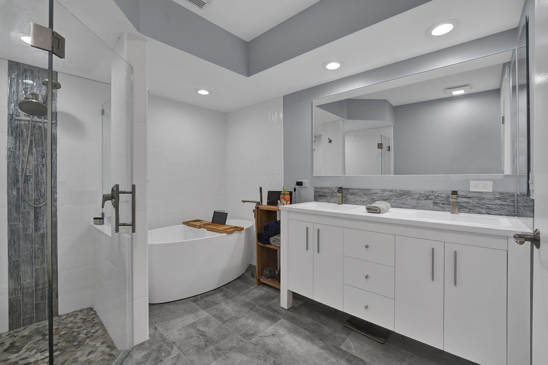 8583 Shawe Way Boca Raton, FL 33433 - Photo 16 of 45 Master Bathroom