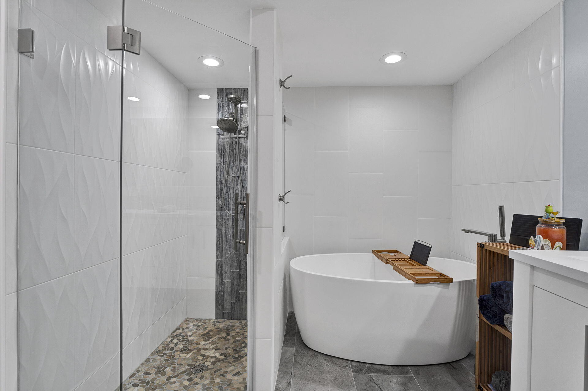 8583 Shawe Way Boca Raton, FL 33433 - Photo 17 of 45 Master Bathroom