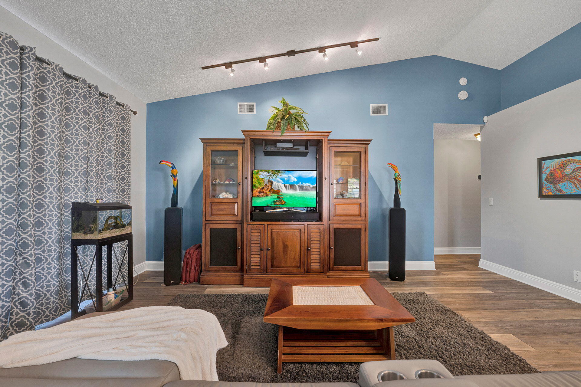 8583 Shawe Way Boca Raton, FL 33433 - Photo 22 of 45 Living Room